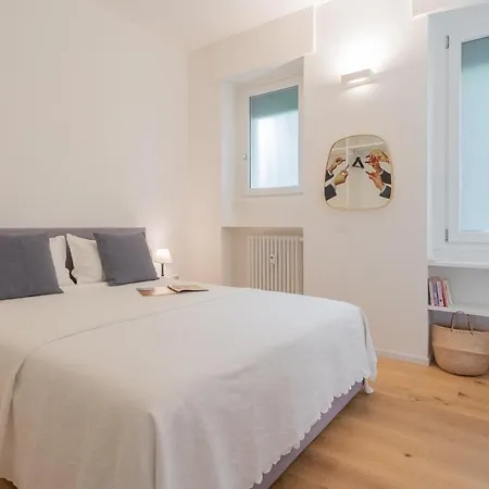 A Step From The By Rent Appartement *